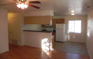 2 beds, 1 bath, 900 sqft, $995, Unit Unit 3