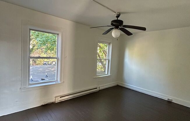 4 beds, 1 bath, $1,295, Unit Apt 2