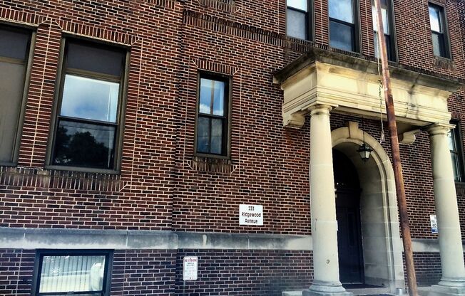 *** North Hills Apartments for rent * Pet Friendly * Central A/C * Spacious * Available Now ***