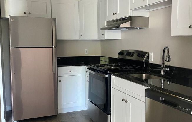 2 beds, 1 bath, $1,725, Unit 18