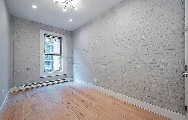 133 E 35 ST