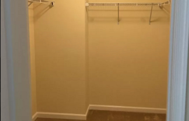 Gorgeous 3 BD/ 2.5 BA Townhouse Available in Wexford!