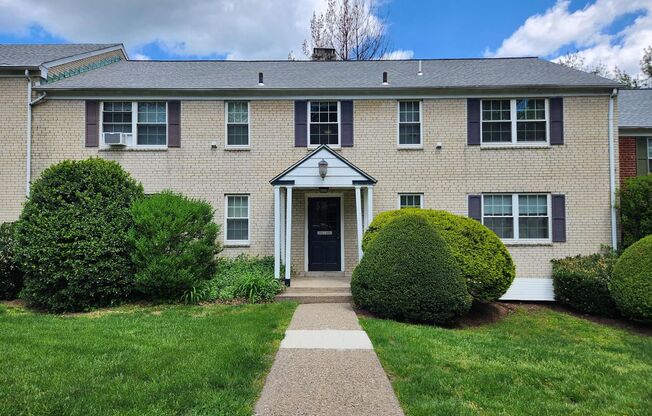 1 bed, 1 bath, 663 sqft, $2,050, Unit D-06
