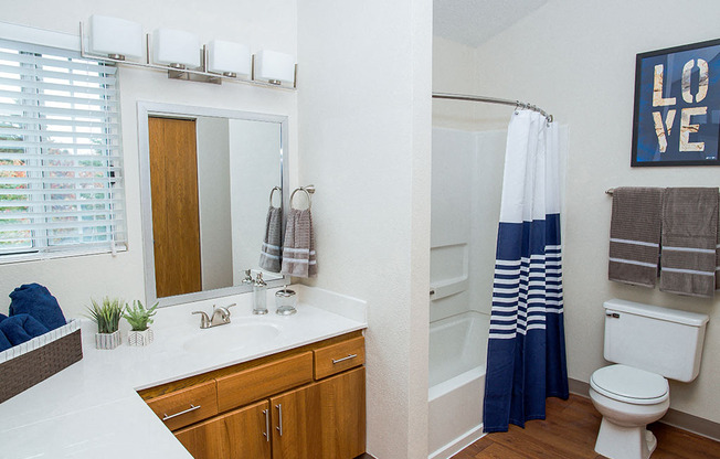 Mequon Trail Townhomes - Bathroom