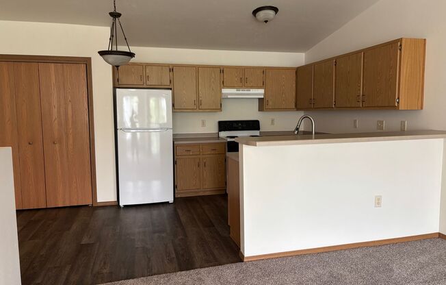 2 beds, 1 bath, $1,225, Unit 2409-10