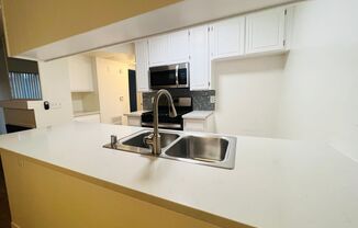 2 beds, 2 baths, $2,000, Unit 106