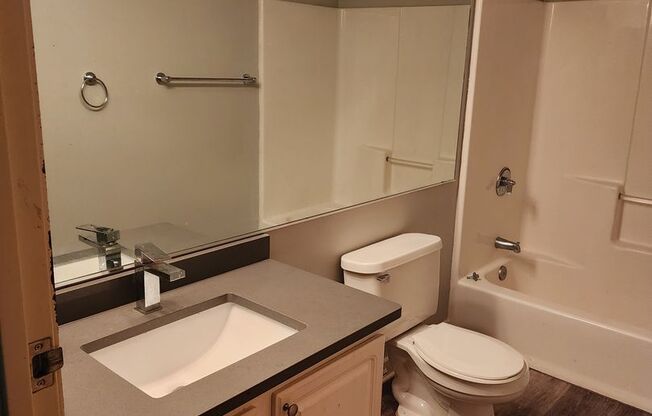 2 beds, 2 baths, 980 sqft, $1,700, Unit 912
