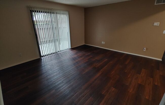 2 beds, 1 bath, 900 sqft, $1,585, Unit 1870-101