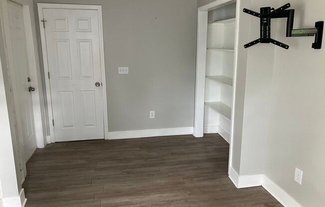 2 beds, 1 bath, 900 sqft, $1,300