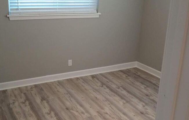 2 beds, 1 bath, 950 sqft, $1,295, Unit 6012 Barton St - Unit C