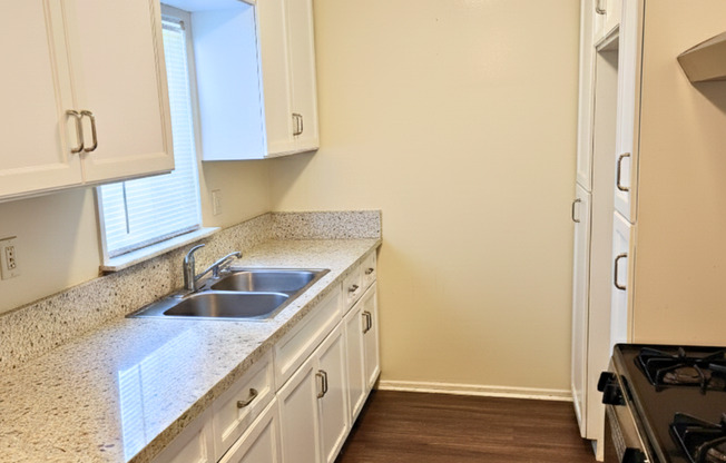 5824-5828 Montebello Park Way