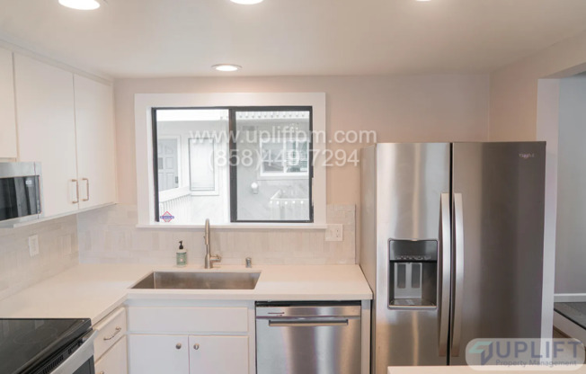 Spacious Townhome Just Minutes from the Beach!