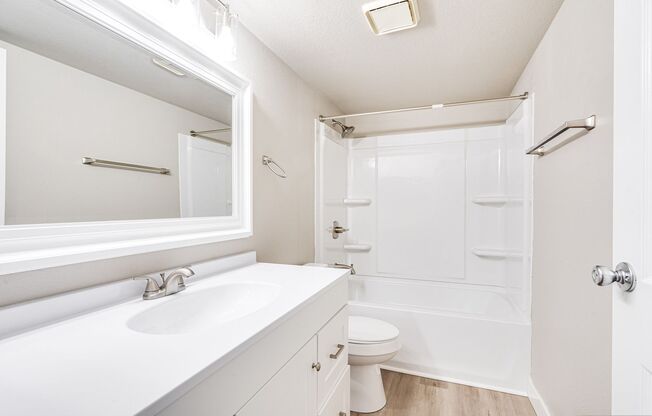 2 beds, 1 bath, 850 sqft, $1,099, Unit B212