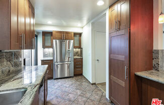 2216 S Bentley Ave Apt 10