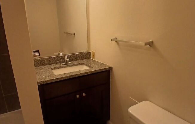 2 beds, 1 bath, 800 sqft, $1,095, Unit 190103