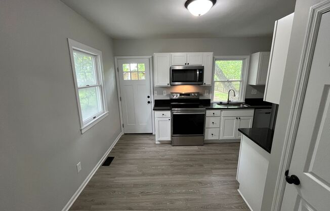 **REMODELED 2-BEDROOM HOUSE IN NORTH COLUMBUS!!**
