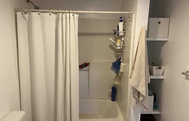 2 beds, 1.5 baths, $3,200, Unit 103