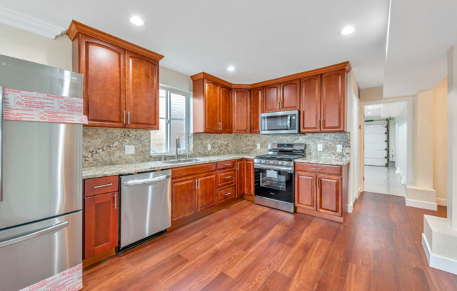 LOWER FLOOR of Fantastic Coastal California DREAM! 2 Bed/1 Bath Home - DALY CITY
