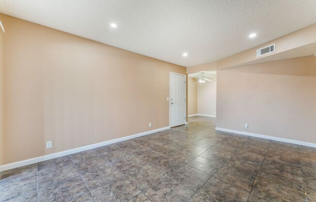 3 beds, 2 baths, $1,795, Unit # 2084