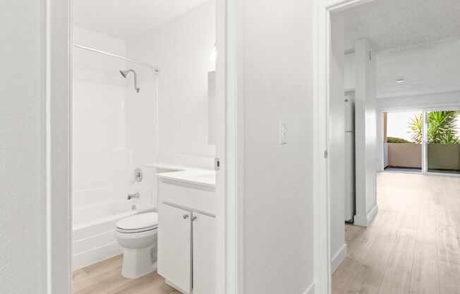 1 bed, 1 bath, 690 sqft, $1,995, Unit 075