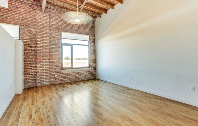 1 bed, 1 bath, 624 sqft, $950, Unit Loft K