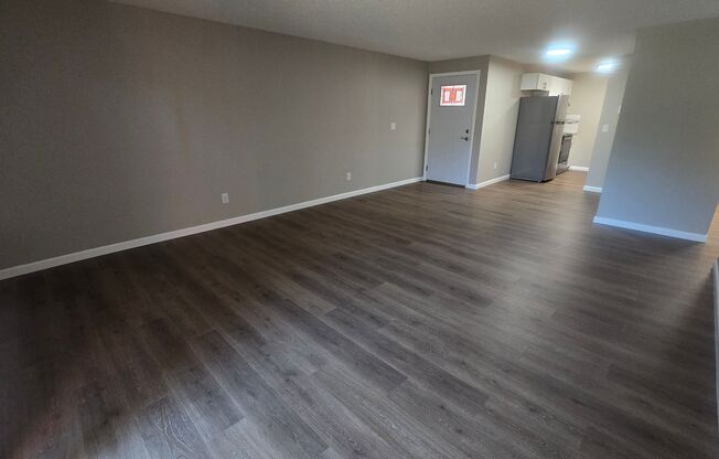 2 beds, 1 bath, 907 sqft, $1,100, Unit 1885E