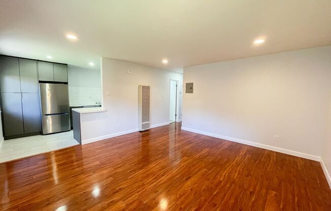 2 beds, 1 bath, $2,695, Unit APT #2