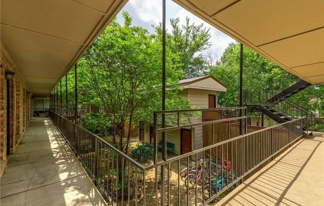 1 bed, 1 bath, $1,195, Unit #203