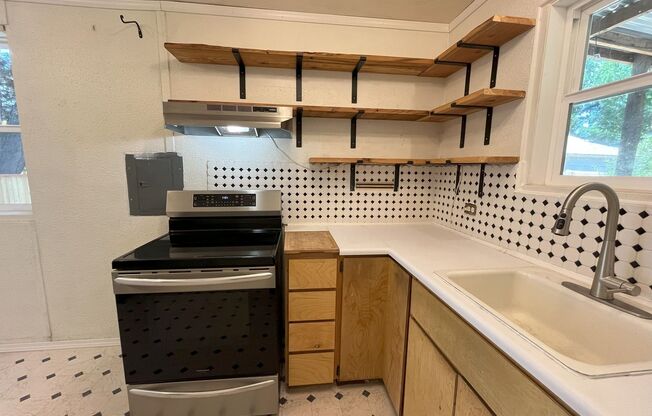 Charming Woodstock 3 Bed 1 bath Ranch House w/ a large yard, storage & Washer and Dryer!
