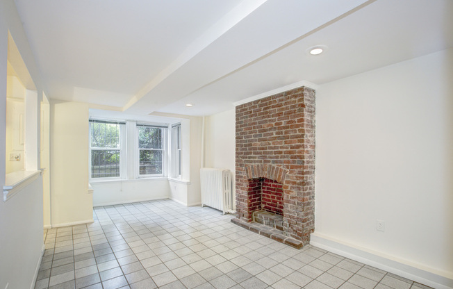 1217 1/2 INDEPENDENCE AVE SE