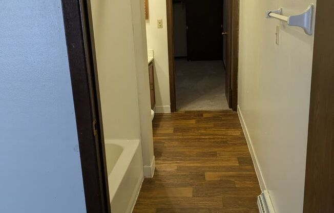 2 beds, 1.5 baths, 1,000 sqft, $1,451, Unit 8199-8199E