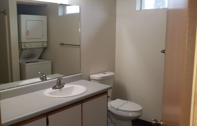 2 beds, 1 bath, $1,500, Unit 111