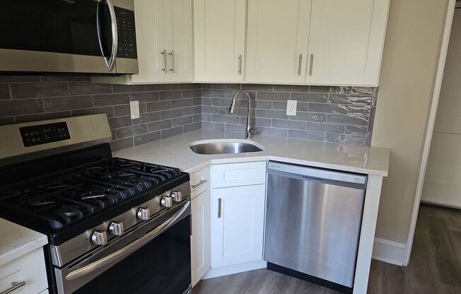 1 bed, 1 bath, 700 sqft, $2,200, Unit B-01