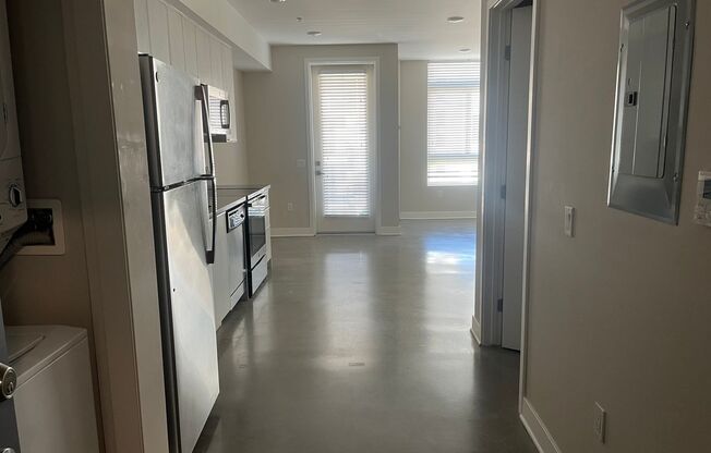 Studio, 1 bath, 570 sqft, $2,100, Unit 11246-402