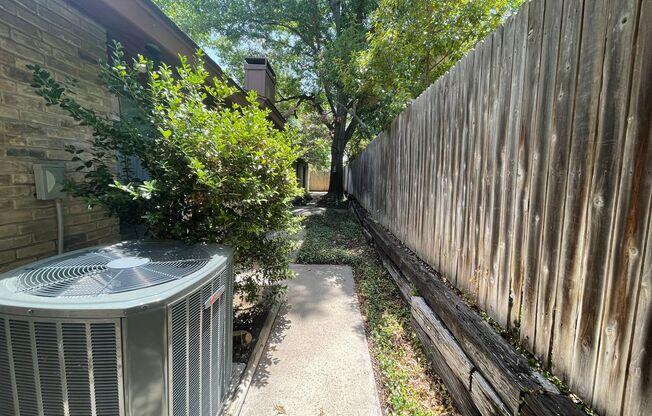 Beautiful!  2 Bedroom, 2 Bathroom, 2 Car Garage--Monticello Park