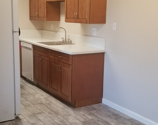 1 bed, 1 bath, 704 sqft, $1,425, Unit 13