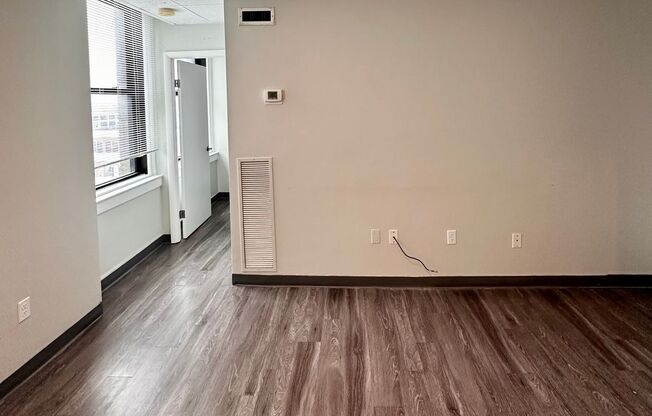 1 bed, 1 bath, 390 sqft, $1,640, Unit 0907