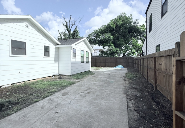 113 E 44 ST
