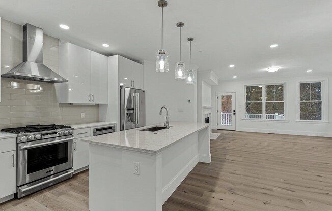 19 LILY POND LN