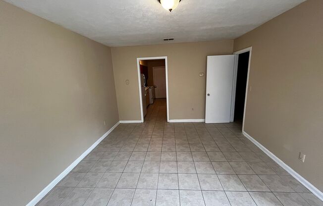 1 bed, 1 bath, $650, Unit Apt: 12