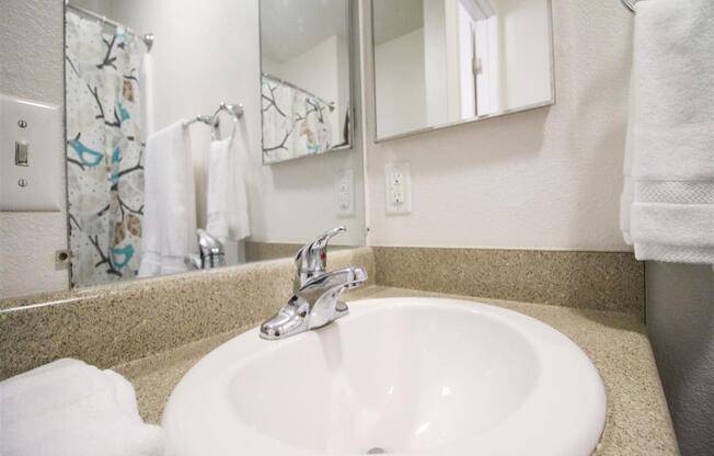 Luxurious Bathroom at Creekside Villas Apartments, California, 92102