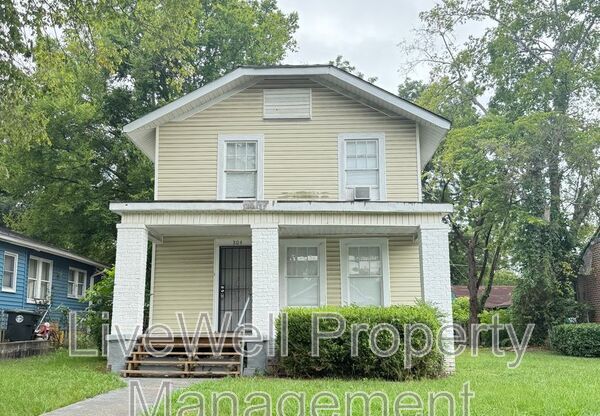 304 12 ST SW