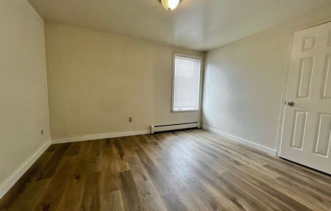 1 bed, 1 bath, 545 sqft, $1,195, Unit B2