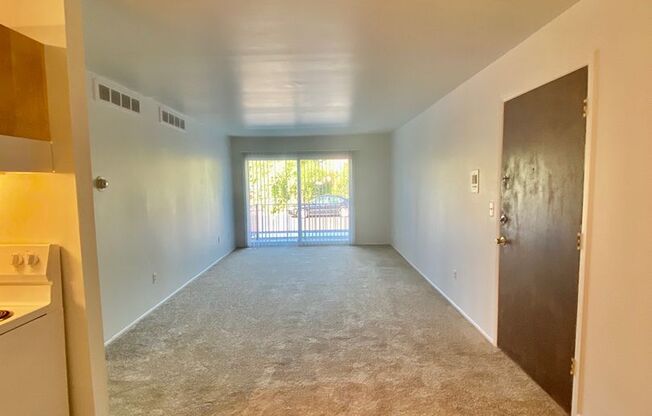 1 bed, 1 bath, 750 sqft, $1,145, Unit 302