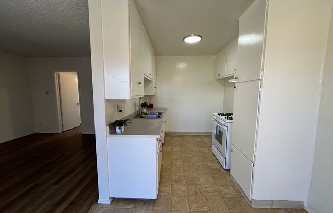 1 bed, 1 bath, 640 sqft, $1,795, Unit Unit 11