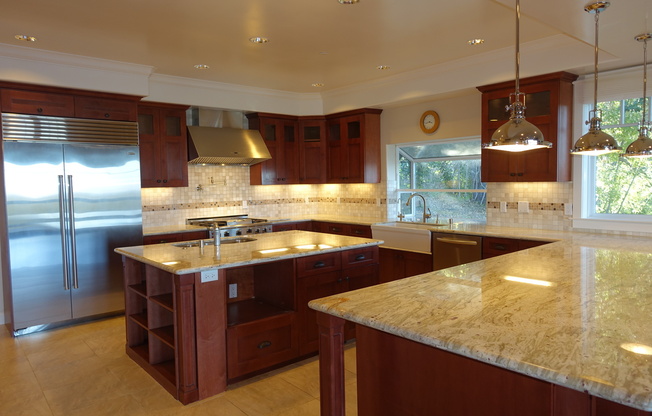 Spectacular views, gracious living areas, superb entertaining space....5 minutes to downtown, 2 minutes to 280!