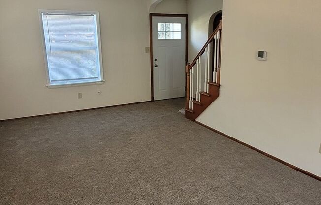 2 Bedroom House- Steps from Boone Hospital.