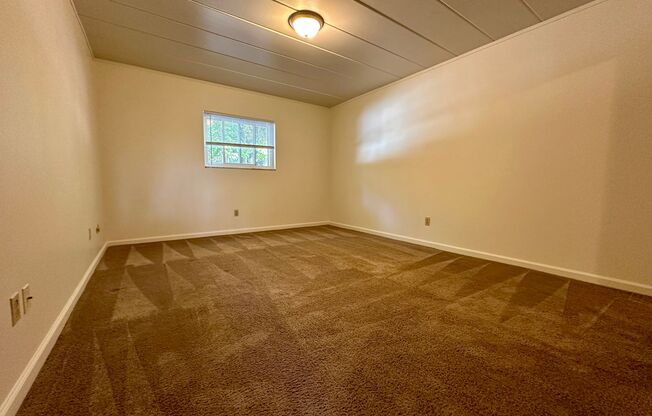 2 beds, 1 bath, $1,050, Unit B-19