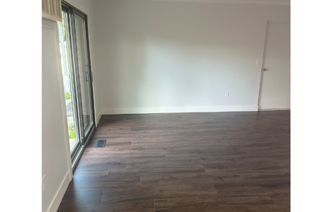 1280 Dewey St 4