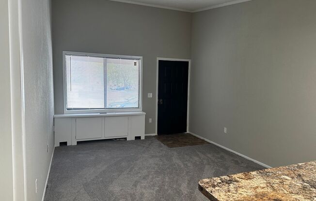 1 bed, 1 bath, 634 sqft, $899, Unit 5744 UD